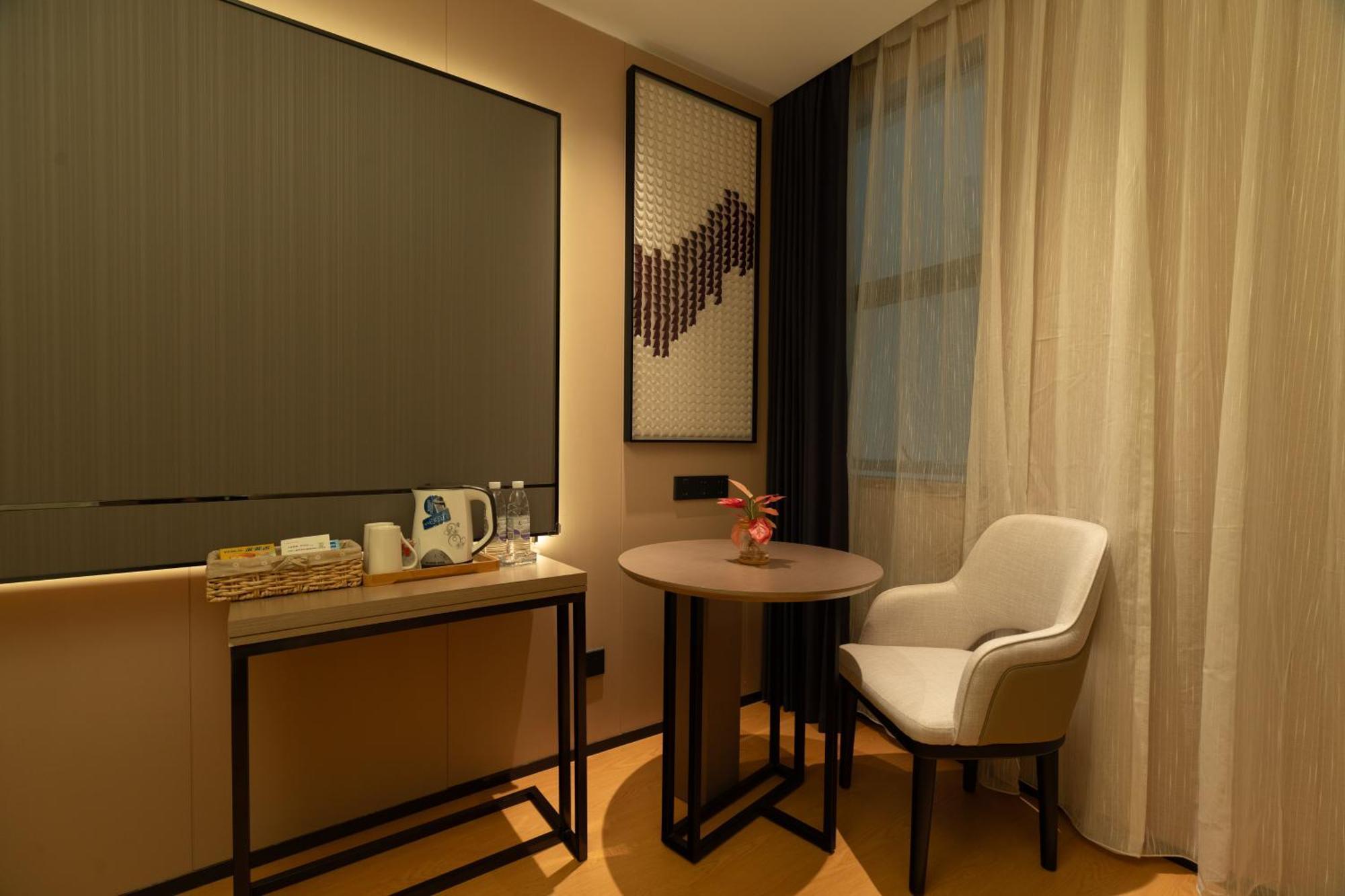 Lavande International Hotel Guangzhou Taikoo Hui Square Shipaiqiao Metro Station Branch - Free Shuttle Bus To Canton Fair Complex During Canton Fair Period & Free Vpn Internet Access Kültér fotó