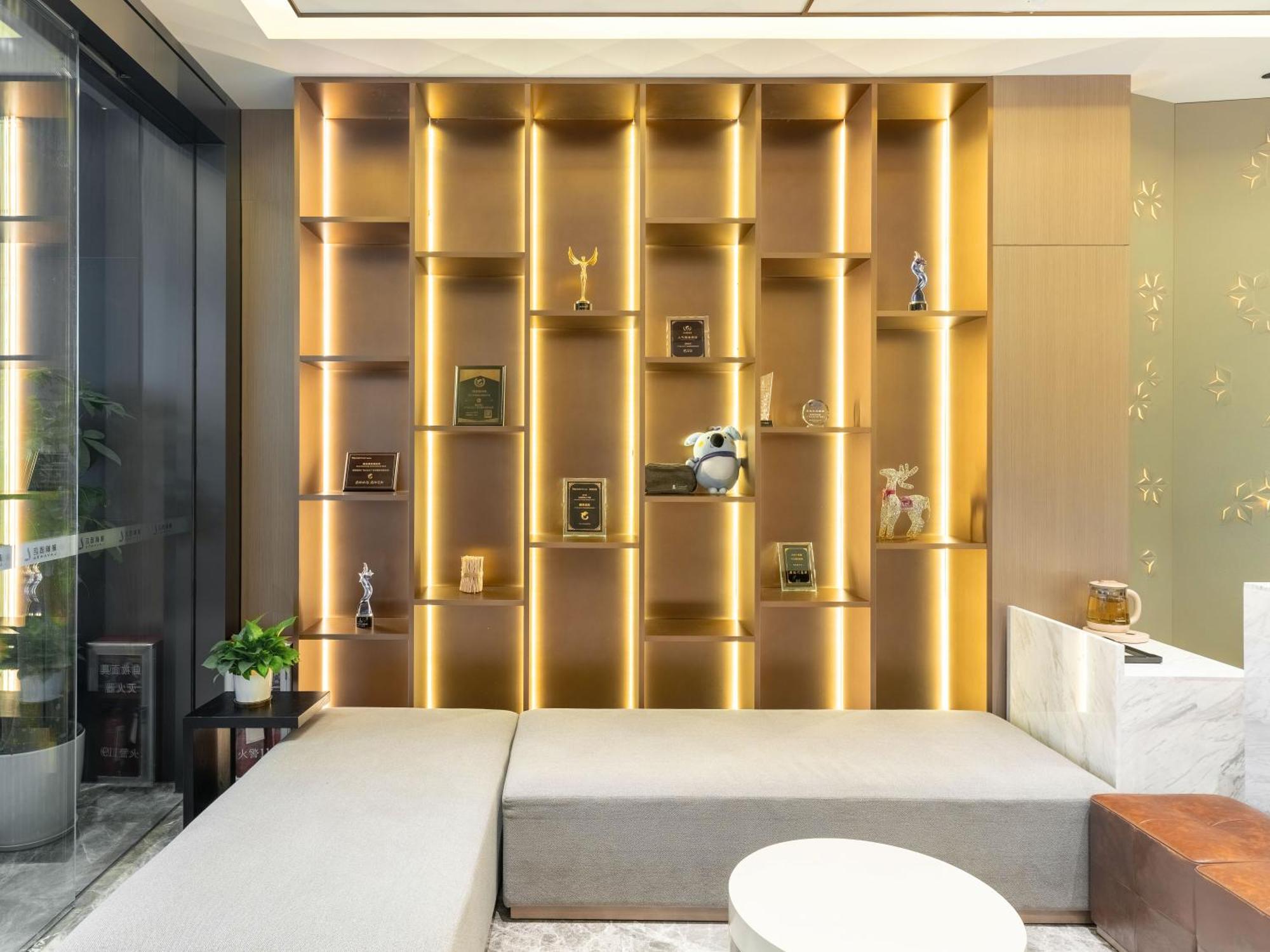 Lavande International Hotel Guangzhou Taikoo Hui Square Shipaiqiao Metro Station Branch - Free Shuttle Bus To Canton Fair Complex During Canton Fair Period & Free Vpn Internet Access Kültér fotó